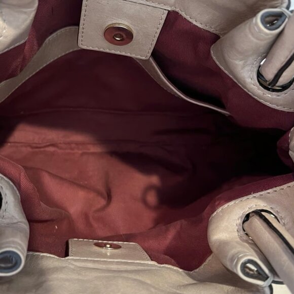 Chloe Victoria Leather Crossbody Bag with COA & Dust Bag EUC - Picture 4 of 8